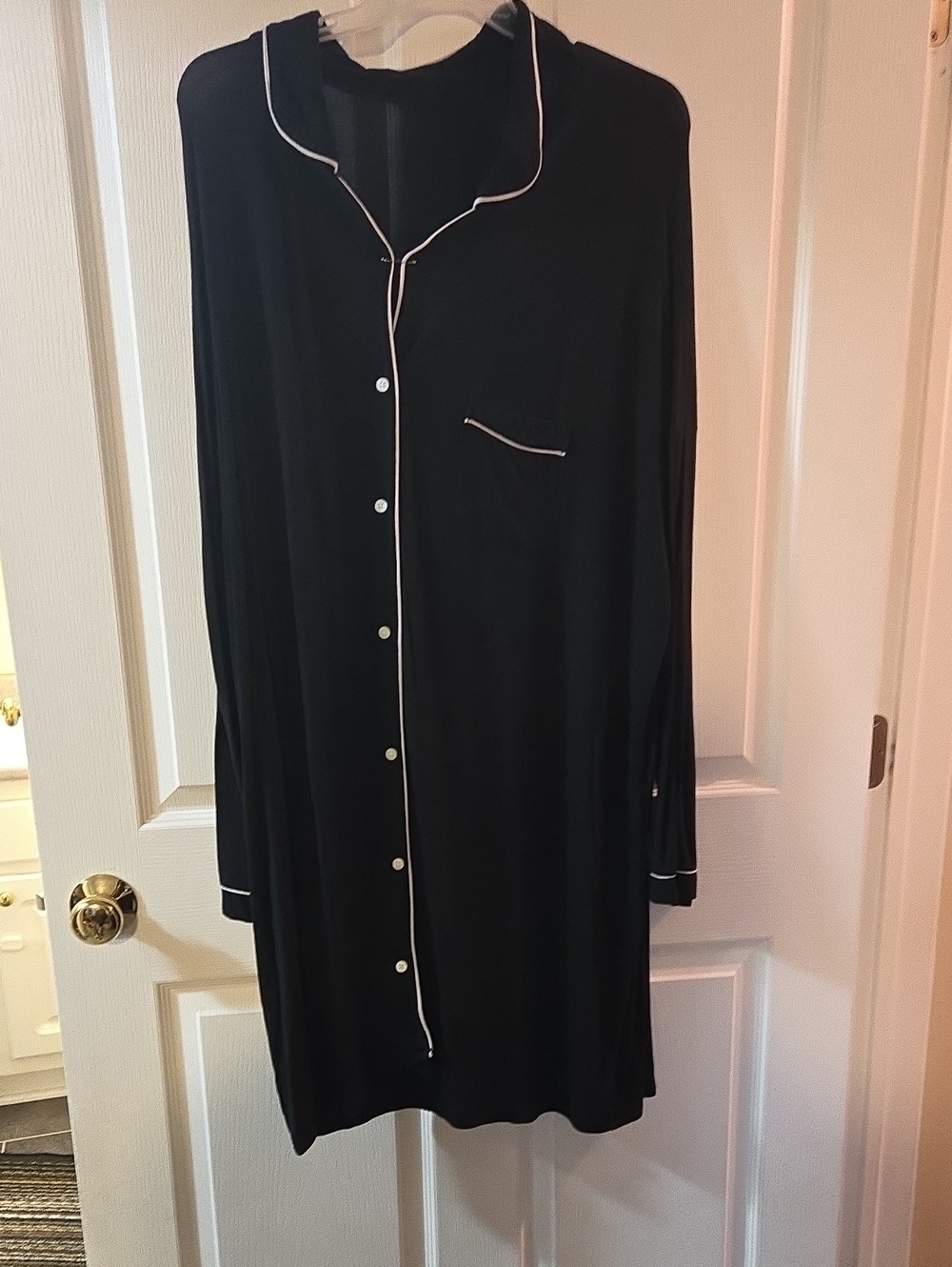 stars above Black Long Button-Front Nightshirt with White Piping